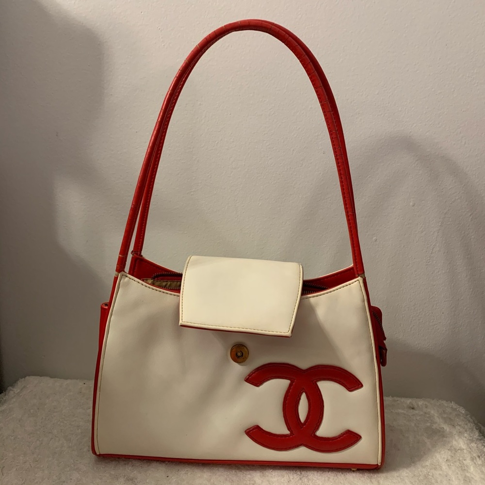 Vintage Chanel bag hubobag